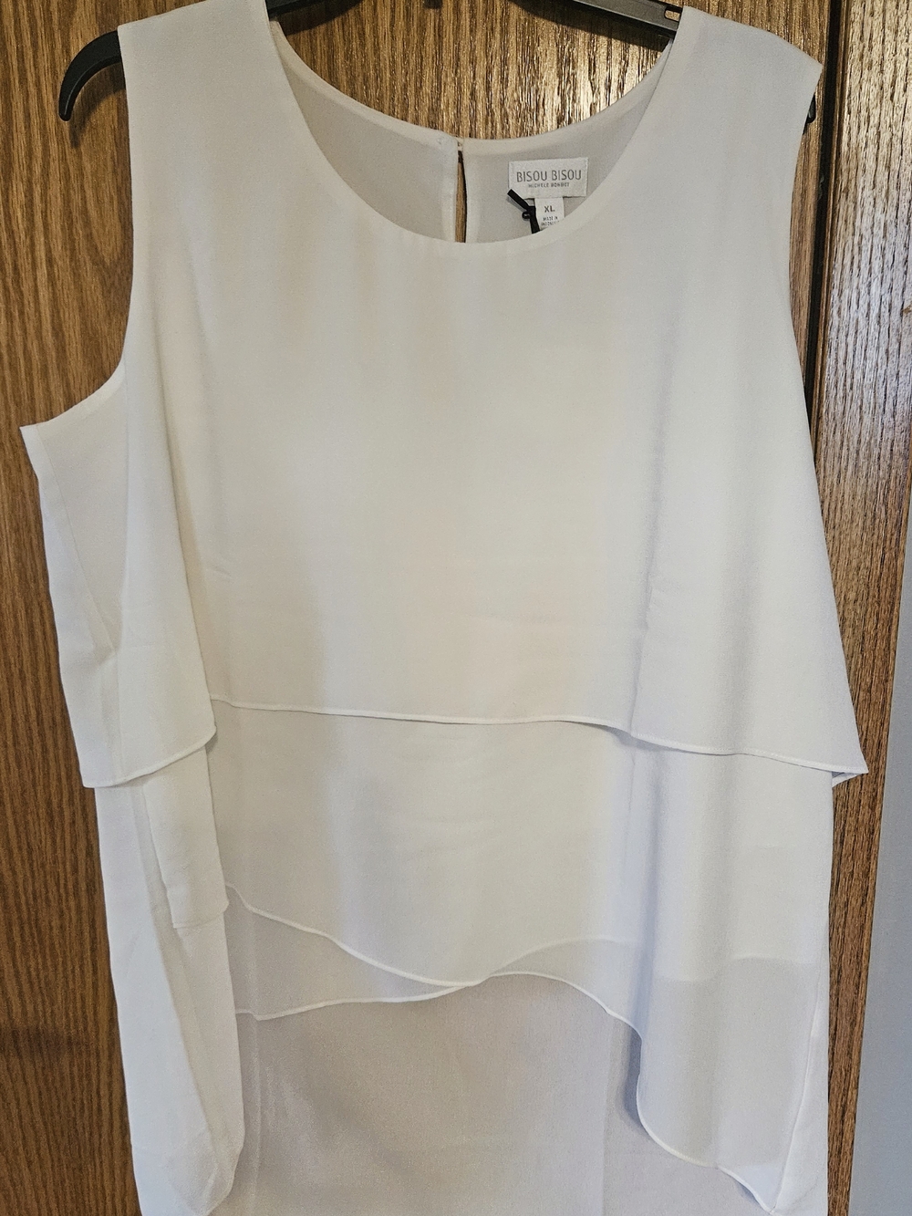 Bisou Bisou White Layered Sleeveless Blouse
